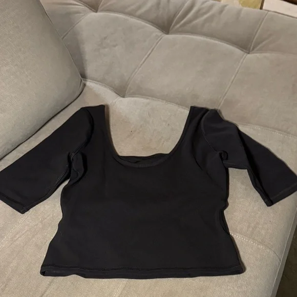 Vuori Black Scoop Neck Short Sleeve Top - Picture 2 of 2